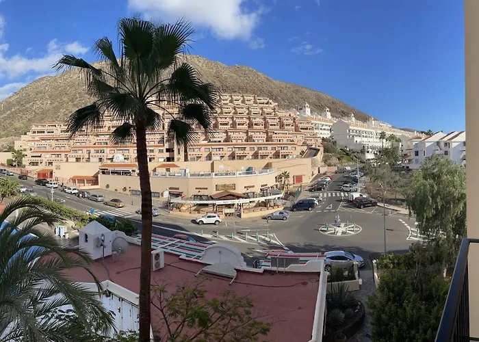 Castle Harbour Cristianos Beautiful With Pool View Lägenhet Los Cristianos (Tenerife)