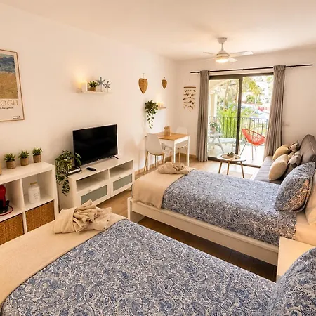 Castle Harbour Cristianos Beautiful With Pool View Daire