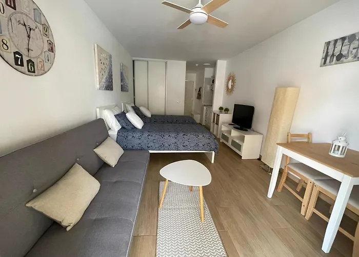 Castle Harbour Cristianos Beautiful With Pool View *